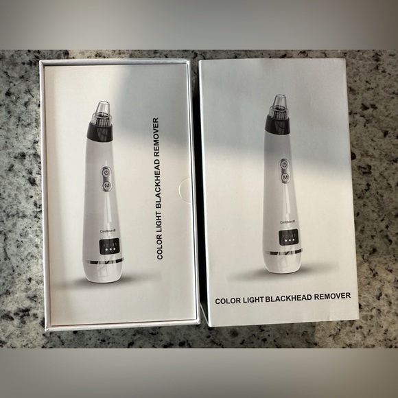 Blackhead remover with charger - Picture 3 of 3